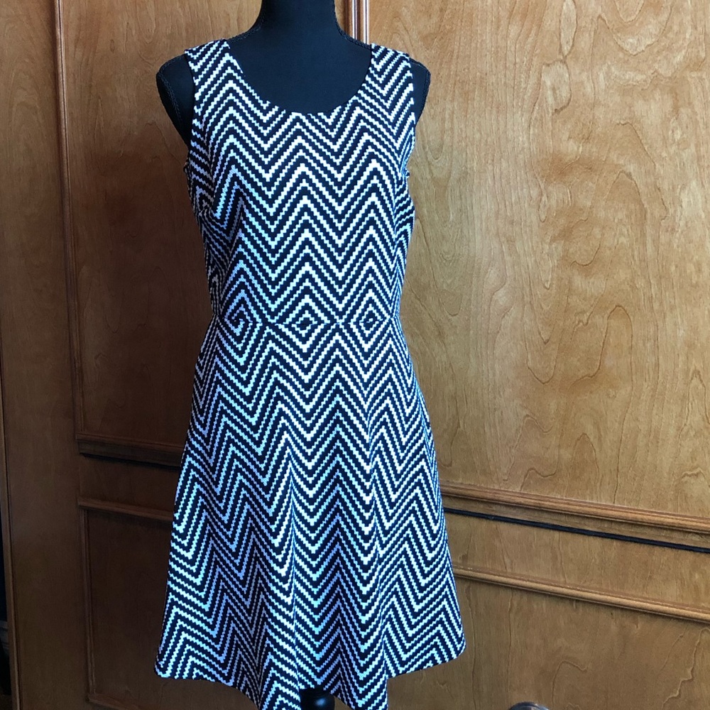 Black and White Chevron Short Print Dress